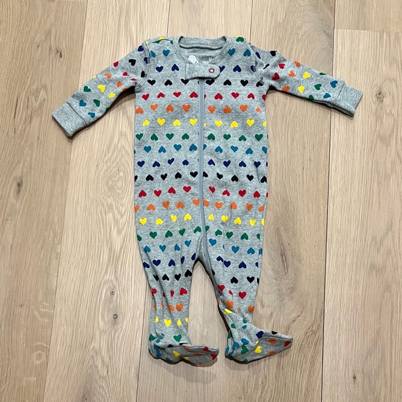 NWOT Primary Baby Newborn Infant Rainbow Hearts Zip Up Footie Pajamas - Picture 11 of 11